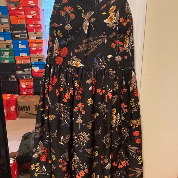 Black floral mini dress with pockets - Picture 2 of 6